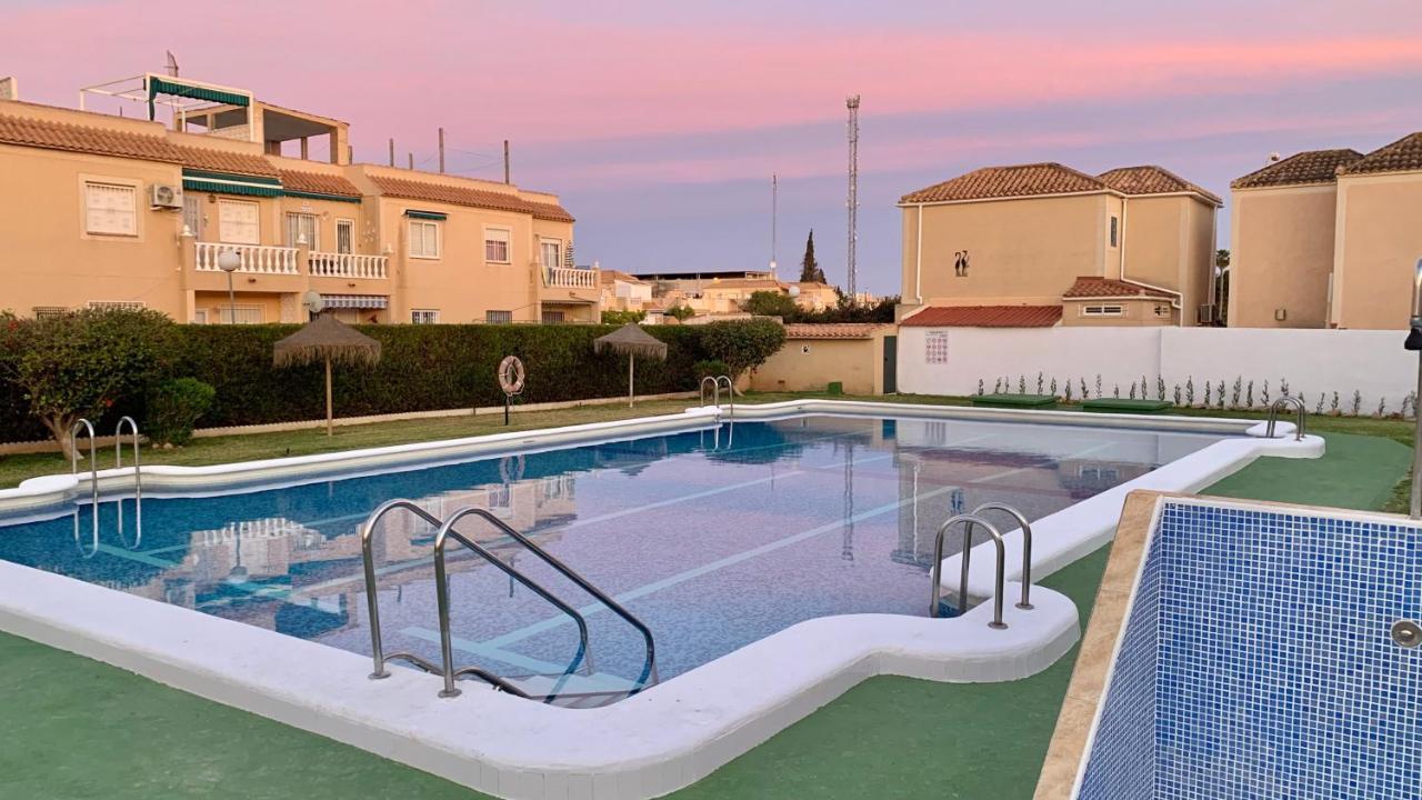 Holiday House Torrevieja Dış mekan fotoğraf