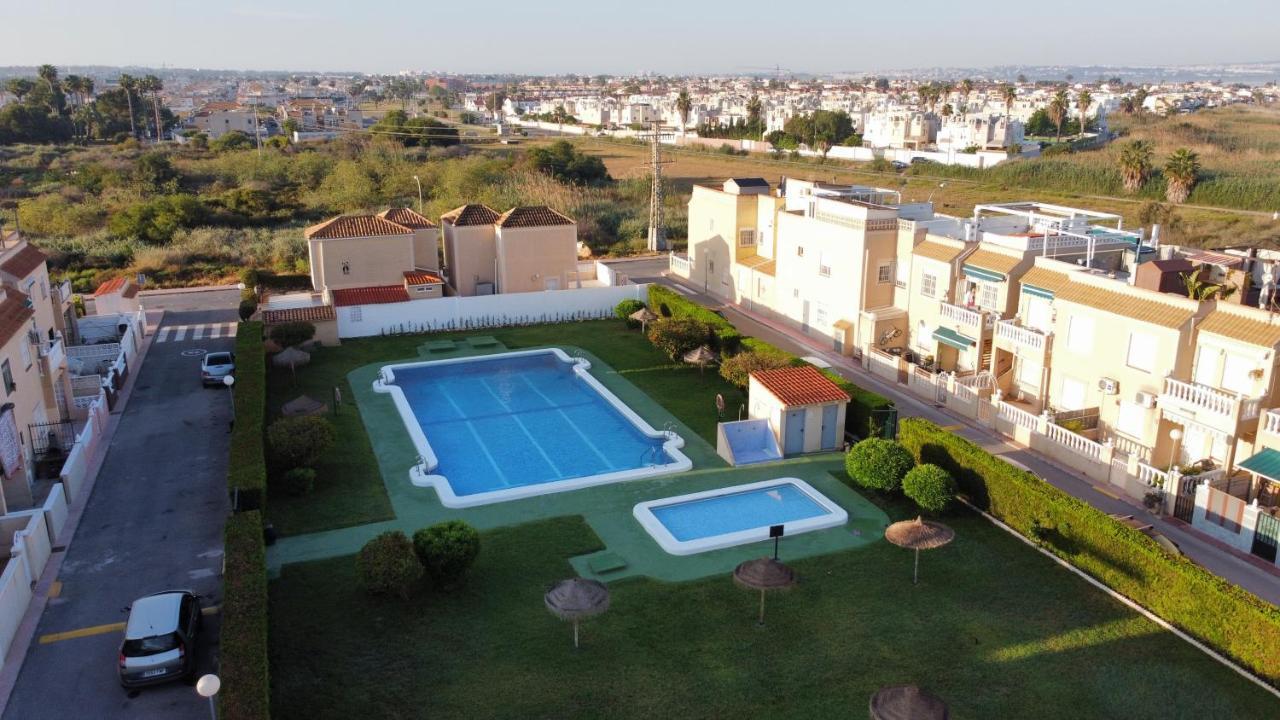 Holiday House Torrevieja Dış mekan fotoğraf