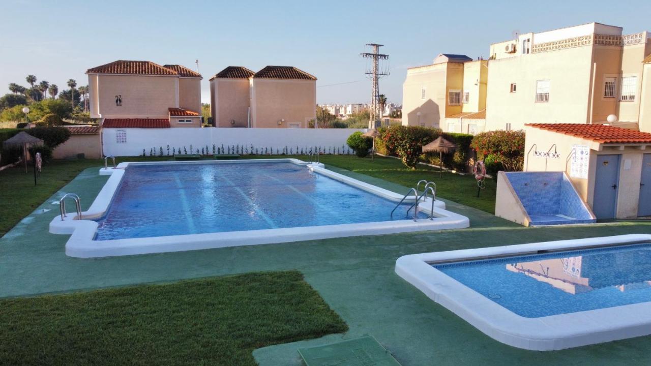 Holiday House Torrevieja Dış mekan fotoğraf