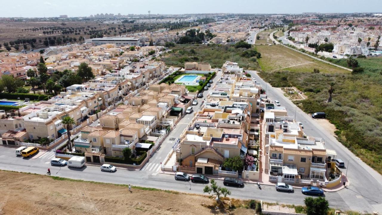 Holiday House Torrevieja Dış mekan fotoğraf