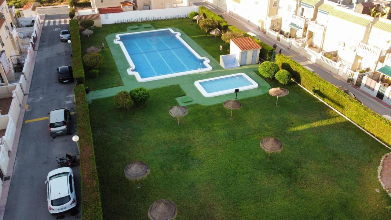 Holiday House Torrevieja Dış mekan fotoğraf